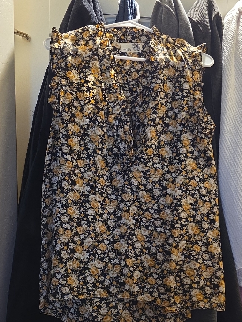Mossimo Supply Co. Black Floral V-Neck Ruffle Sleeve Top